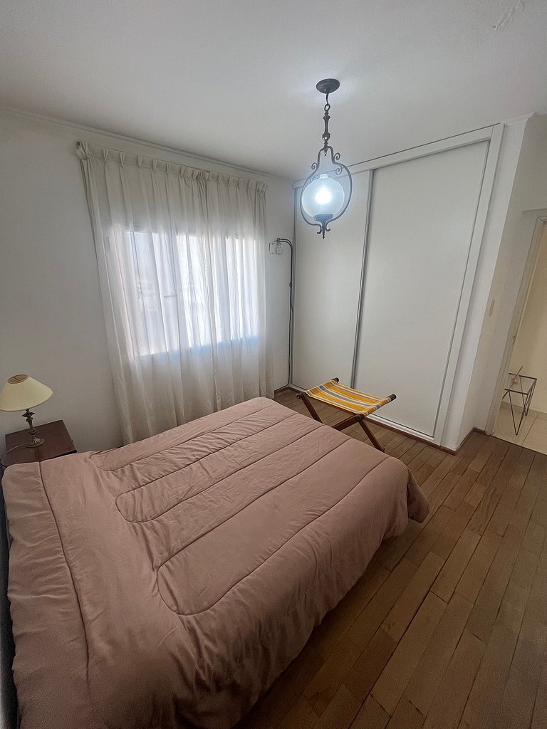 Departamento con Balcón y Asador en el Centro