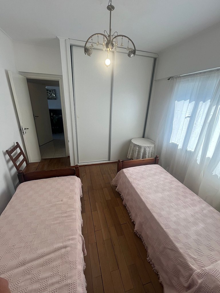 Departamento con Balcón y Asador en el Centro