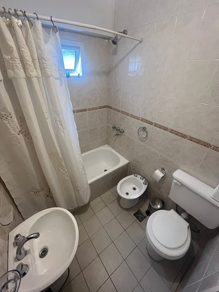 Departamento con Balcón y Asador en el Centro