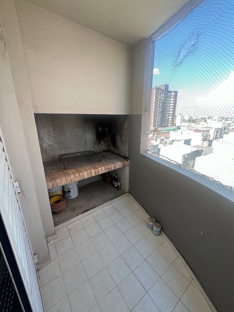 Departamento con Balcón y Asador en el Centro